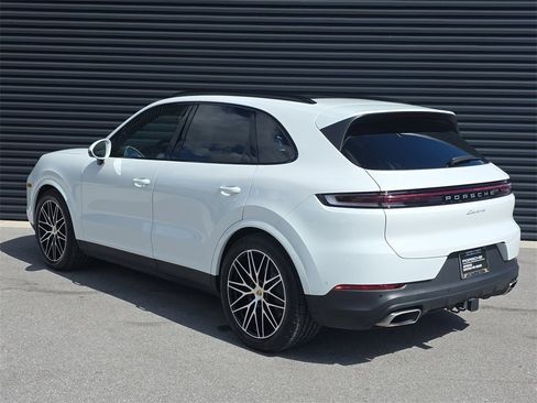 Used 2025 Porsche Cayenne image 3