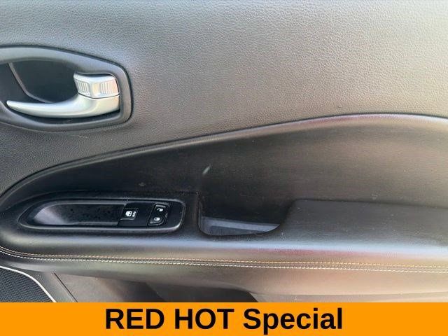 Used 2020 Jeep Compass Latitude w/ Cold Weather Group AWD/4WD image 41