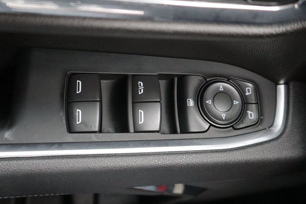 Used 2025 Chevrolet Silverado 1500 LT Trail Boss w/ Dark Appearance Package AWD/4WD image 11