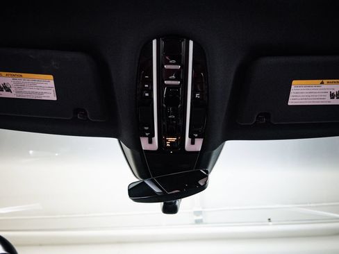 Used 2018 Porsche Panamera 4 AWD/4WD image 20