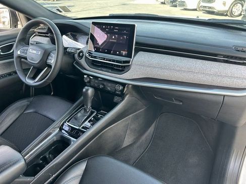 Used 2024 Jeep Compass Latitude image 31