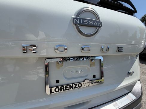 Certified 2023 Nissan Rogue SV FWD image 10