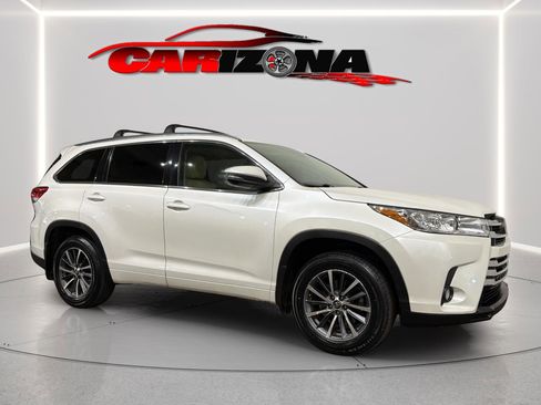 Used 2017 Toyota Highlander XLE image 11