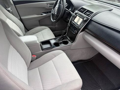 Used 2017 Toyota Camry LE FWD image 9