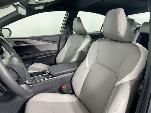 Used 2025 Toyota Camry SE image 21