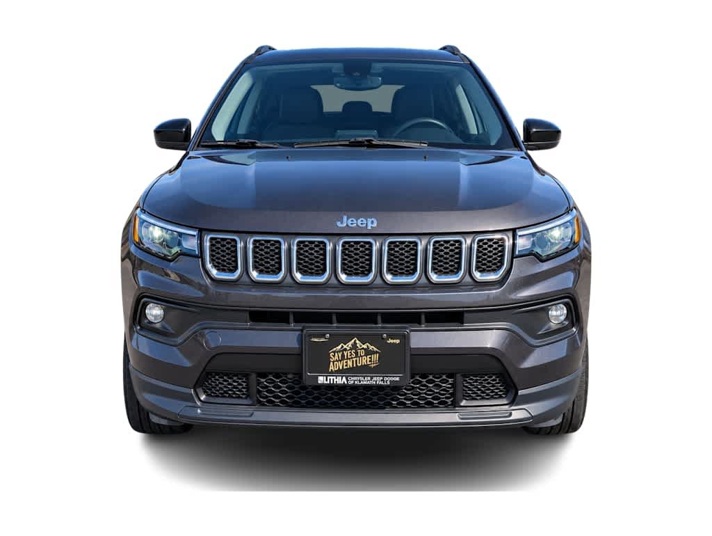 Used 2023 Jeep Compass Latitude w/ Convenience Group AWD/4WD image 2