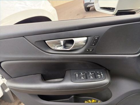 Used 2019 Volvo S60 T5 Momentum image 16