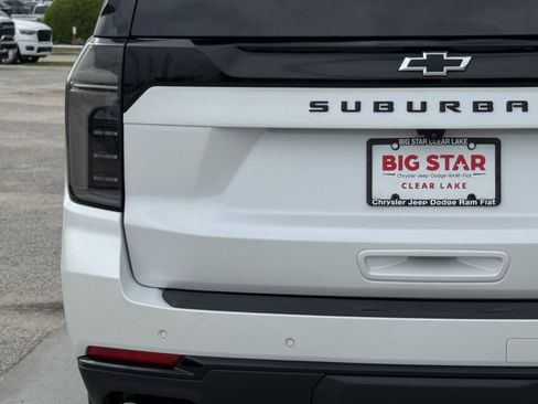 Used 2025 Chevrolet Suburban RST w/ Comfort Package AWD/4WD image 12