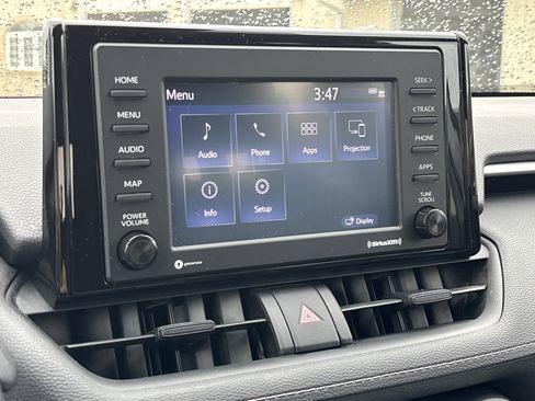 Used 2021 Toyota RAV4 LE AWD/4WD image 19