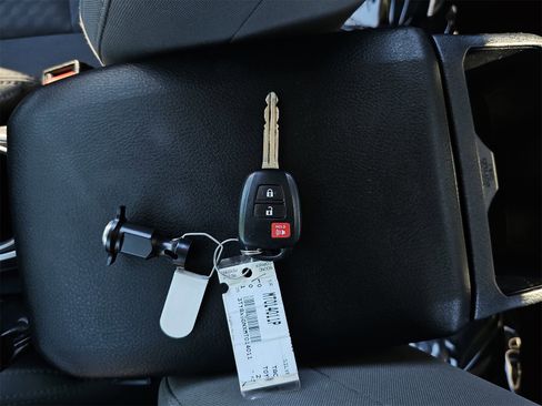 Used 2021 Toyota Tacoma SR5 image 36