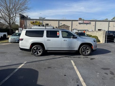 Used 2024 Jeep Wagoneer L Series III w/ Flexible Seating Group image 9