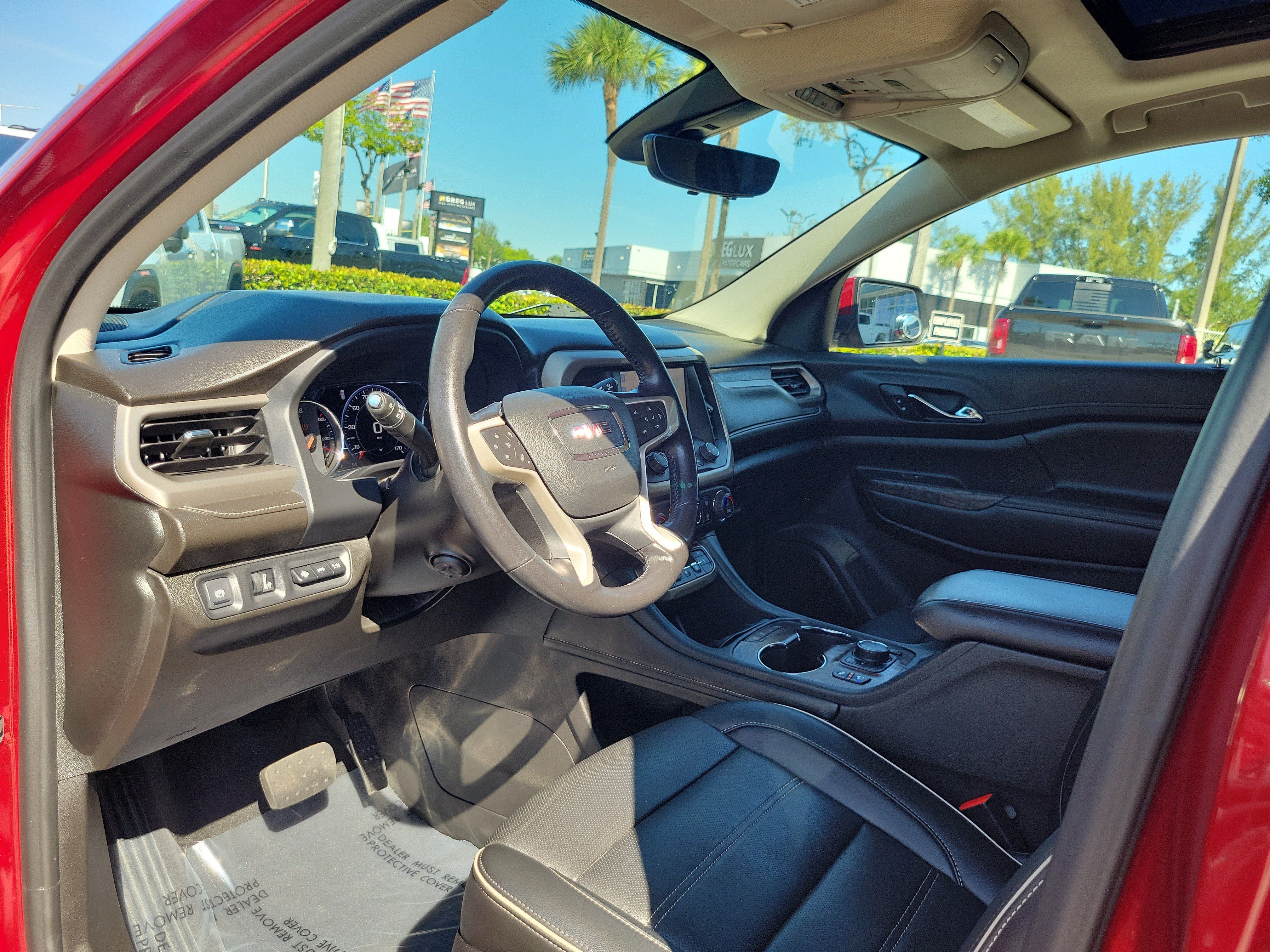 Used 2022 GMC Acadia Denali w/ Denali Ultimate Package FWD image 9