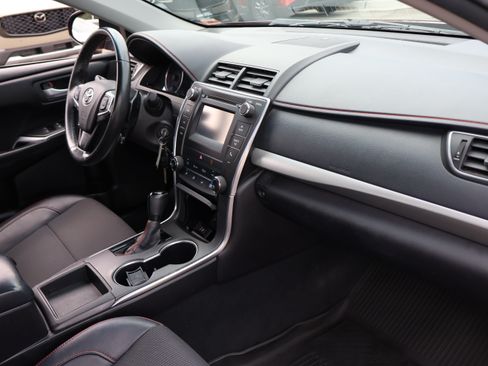 Used 2017 Toyota Camry SE FWD image 10