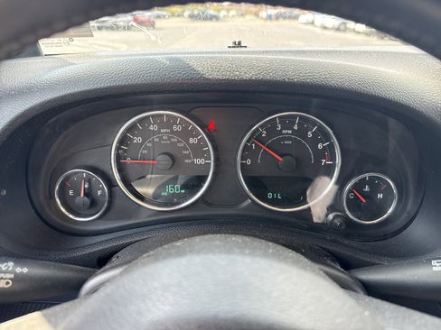 Used 2013 Jeep Wrangler Sahara image 20