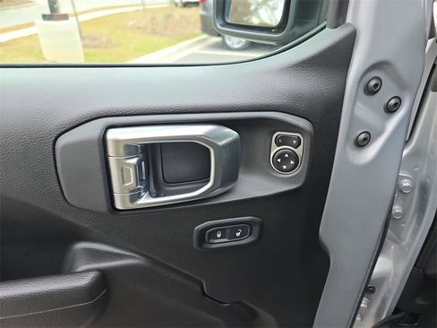 Used 2024 Jeep Wrangler Sport S image 15