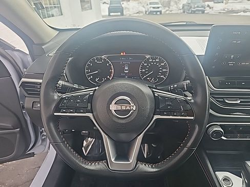 Used 2023 Nissan Altima 2.5 SR w/ SR Premium Package image 13