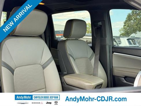 Used 2024 Chevrolet Colorado ZR2 w/ ZR2 Convenience Package III AWD/4WD image 34