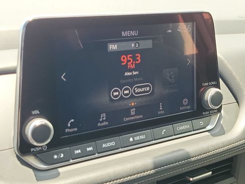 Used 2025 Nissan Rogue SV FWD image 24