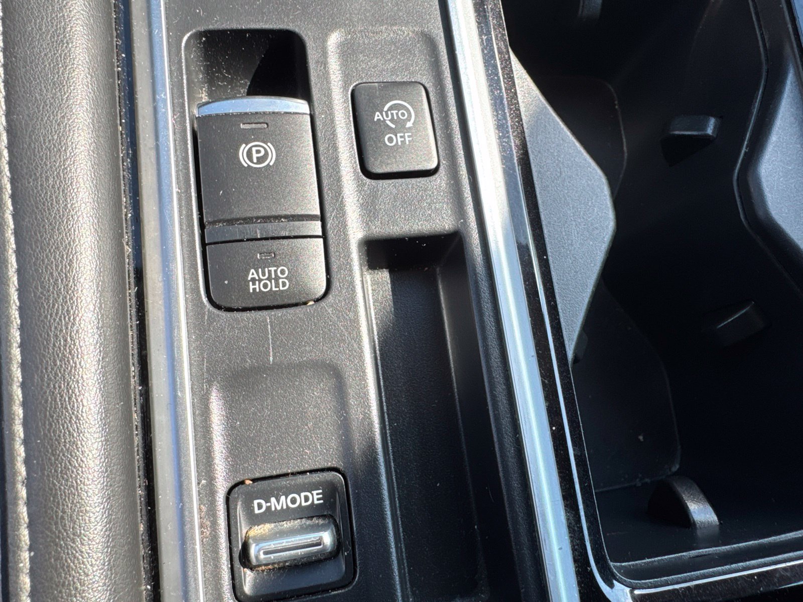 Used 2025 Nissan Pathfinder SV FWD image 18