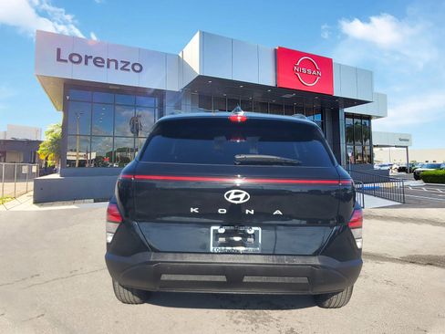 Used 2024 Hyundai Kona SEL image 6