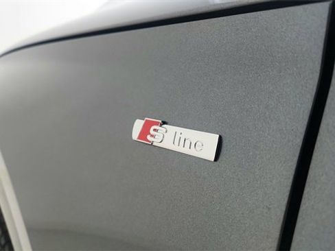 Used 2024 Audi Q5 e Prestige w/ Prestige Package image 17