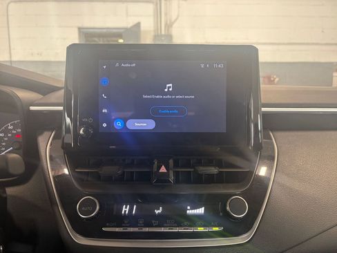 Used 2025 Toyota Corolla LE image 20