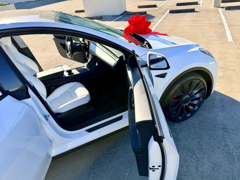 Used 2022 Tesla Model Y Performance image 42