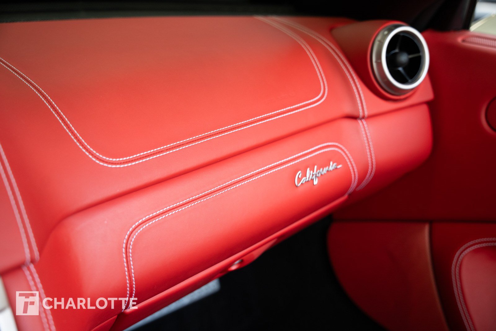 Used 2014 Ferrari California RWD image 32