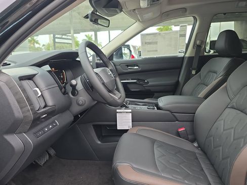 New 2026 Nissan Pathfinder Platinum w/ Cargo Package AWD/4WD image 25