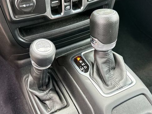 Used 2023 Jeep Wrangler Unlimited w/ Sun & Screen Package AWD/4WD image 18