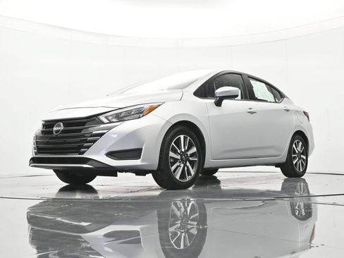 Used 2025 Nissan Versa SV FWD image 36