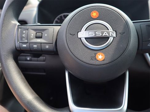 Certified 2022 Nissan Rogue SV image 21