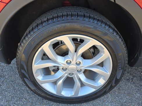 Used 2019 Land Rover Discovery Sport SE image 17