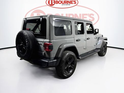 Used 2022 Jeep Wrangler Unlimited Sahara AWD/4WD image 11