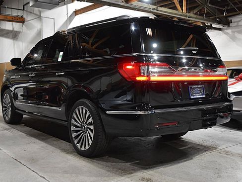 Used 2018 Lincoln Navigator L Reserve w/ Technology Package AWD/4WD image 9