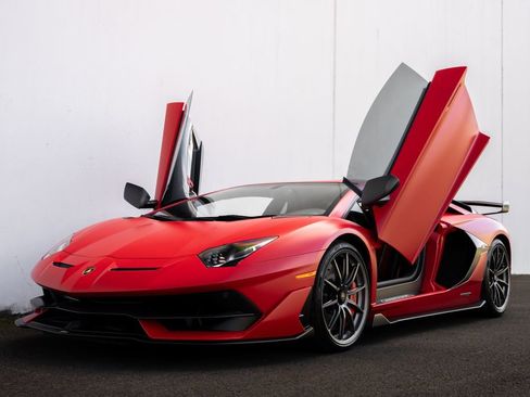 Used 2019 Lamborghini Aventador SVJ image 7