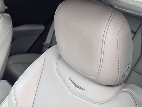 Used 2022 Cadillac XT4 Premium Luxury w/ Enhanced Visibility Package FWD image 18