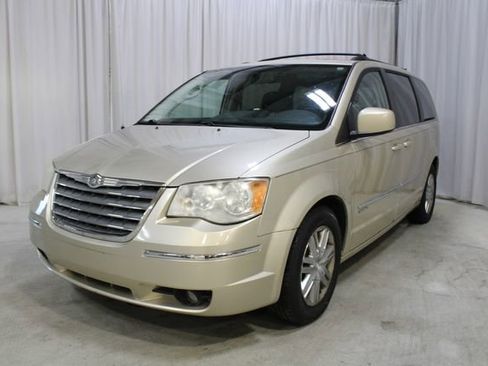Used 2010 Chrysler Town & Country Touring FWD image 32