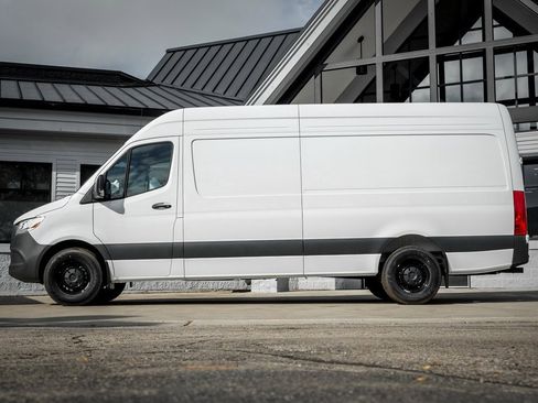 New 2025 Mercedes-Benz Sprinter 2500 image 3