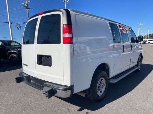 Used 2023 GMC Savana 2500 w/ Driver Convenience Package image 5