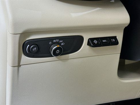 Used 2023 Buick Envision Avenir AWD/4WD image 16