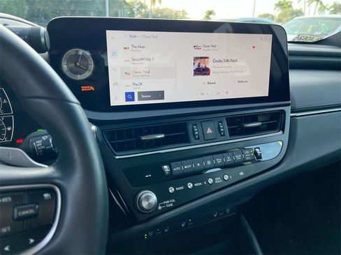 Certified 2025 Lexus ES 300h w/ Premium Package image 15