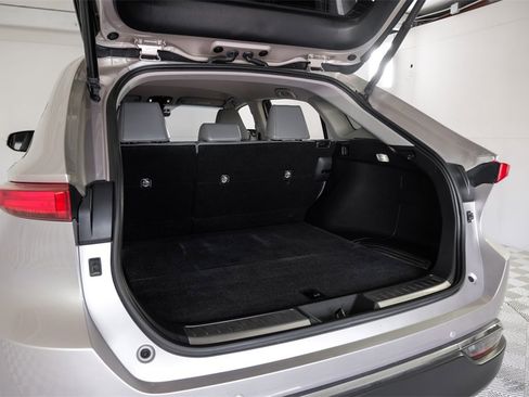 Used 2022 Toyota Venza XLE image 53