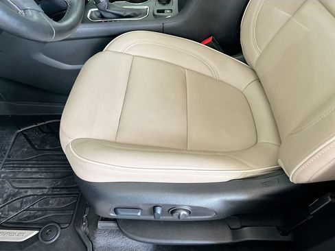 Used 2023 Chevrolet Traverse Premier w/ LPO, Floor Liner Package AWD/4WD image 20