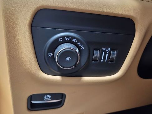 Used 2023 Jeep Grand Cherokee Summit AWD/4WD image 31