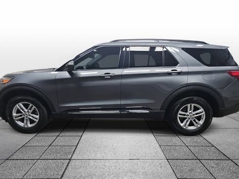 Used 2022 Ford Explorer XLT image 8