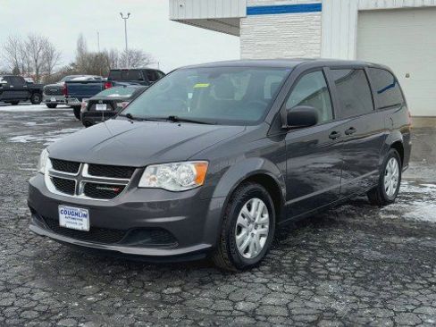 Used 2020 Dodge Grand Caravan SE w/ UConnect Hands-Free Group image 4