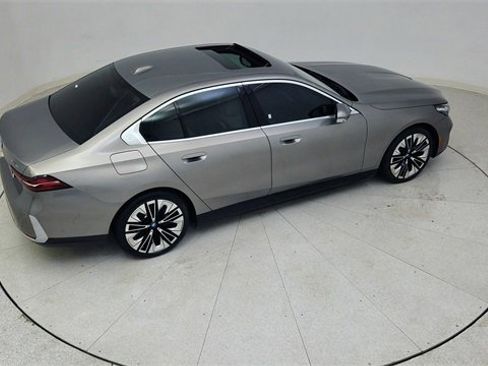 Used 2025 BMW i5 xDrive40 image 86