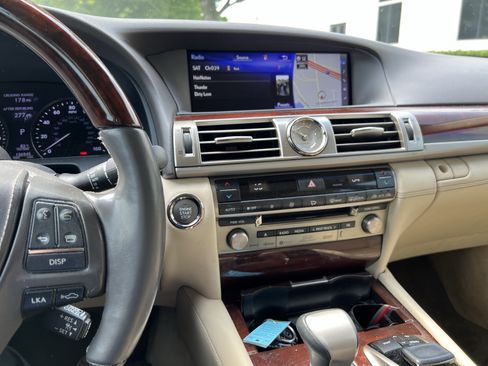 Used 2017 Lexus LS 460 L w/ Ultra Luxury Package RWD image 32