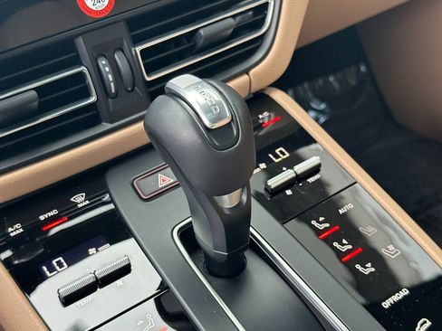 Certified 2025 Porsche Macan image 22